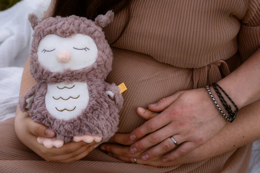 Babybauchfoto als Close Up Ausschnitt.